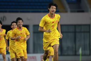 官方：赵松源当选明日之星最佳球员，U17国足包揽最佳教练+门将